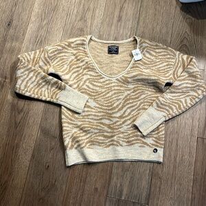 NWT ABERCROMBIE & FITCH | sweater size small